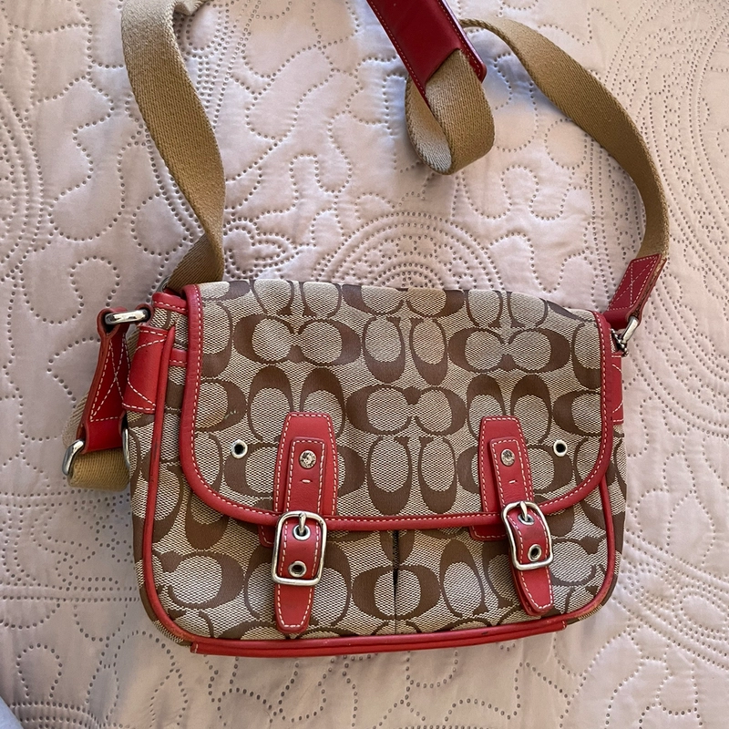 Bolsa coach cafe online con rojo