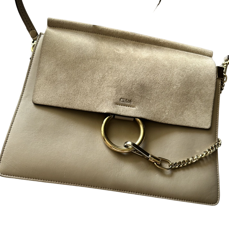 carolina-herrera-black-gold-insignia-bag-fashion-style-outfit-beige-aesthetic-outfit-rg-daily-blog  — RG Daily