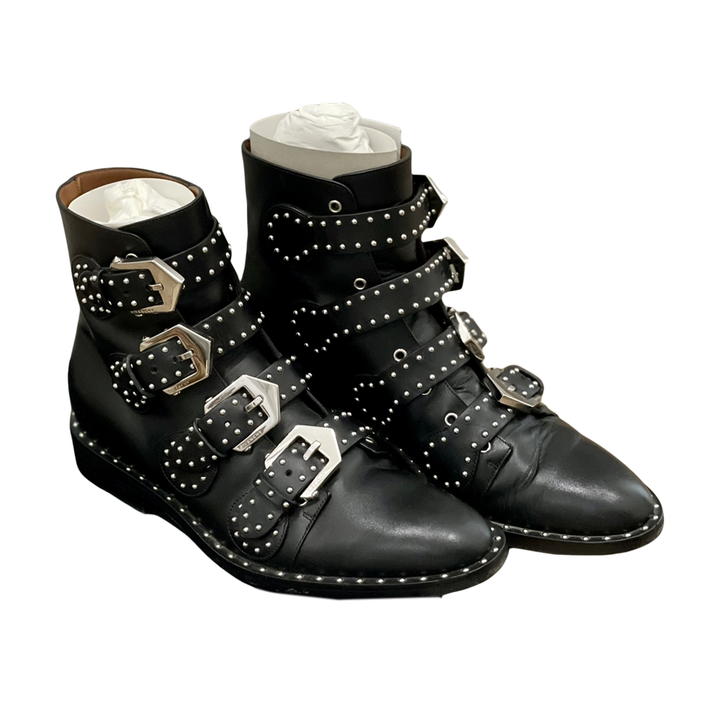 botas negras con estoperoles