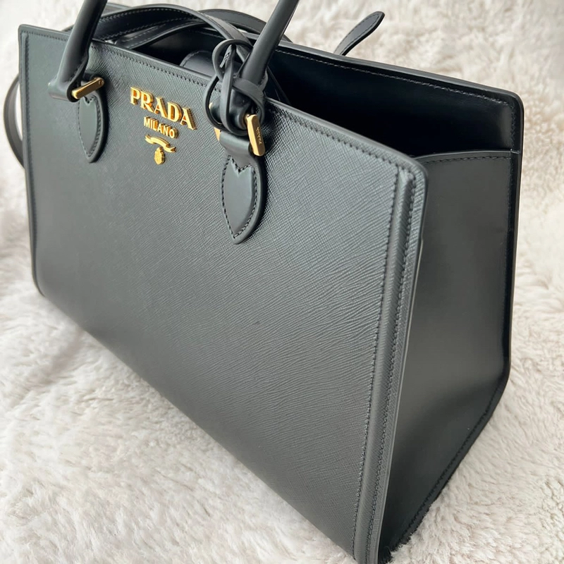 Prada Cruzadas Negro 49% OFF - Portèlo: Compra y Vende Moda de Lujo.