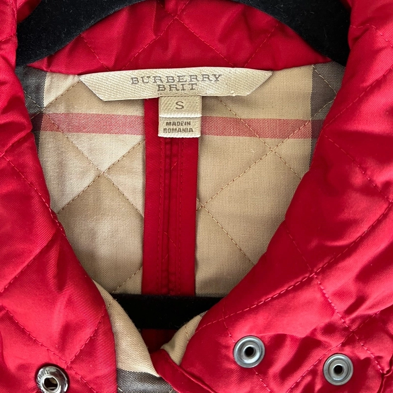 Burberry Chamarras Rojo 67 OFF Portelo Compra y Vende Moda de Lujo