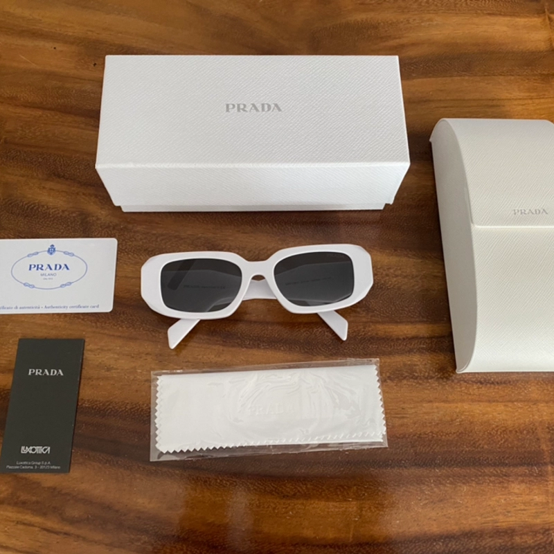 Prada Lentes Blanco 36% OFF - Portèlo: Compra y Vende Moda de Lujo.