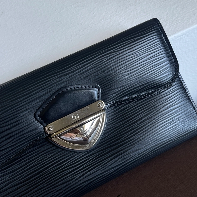 Louis Vuitton Handbags Brown Black Leather ref.167807 - Joli Closet
