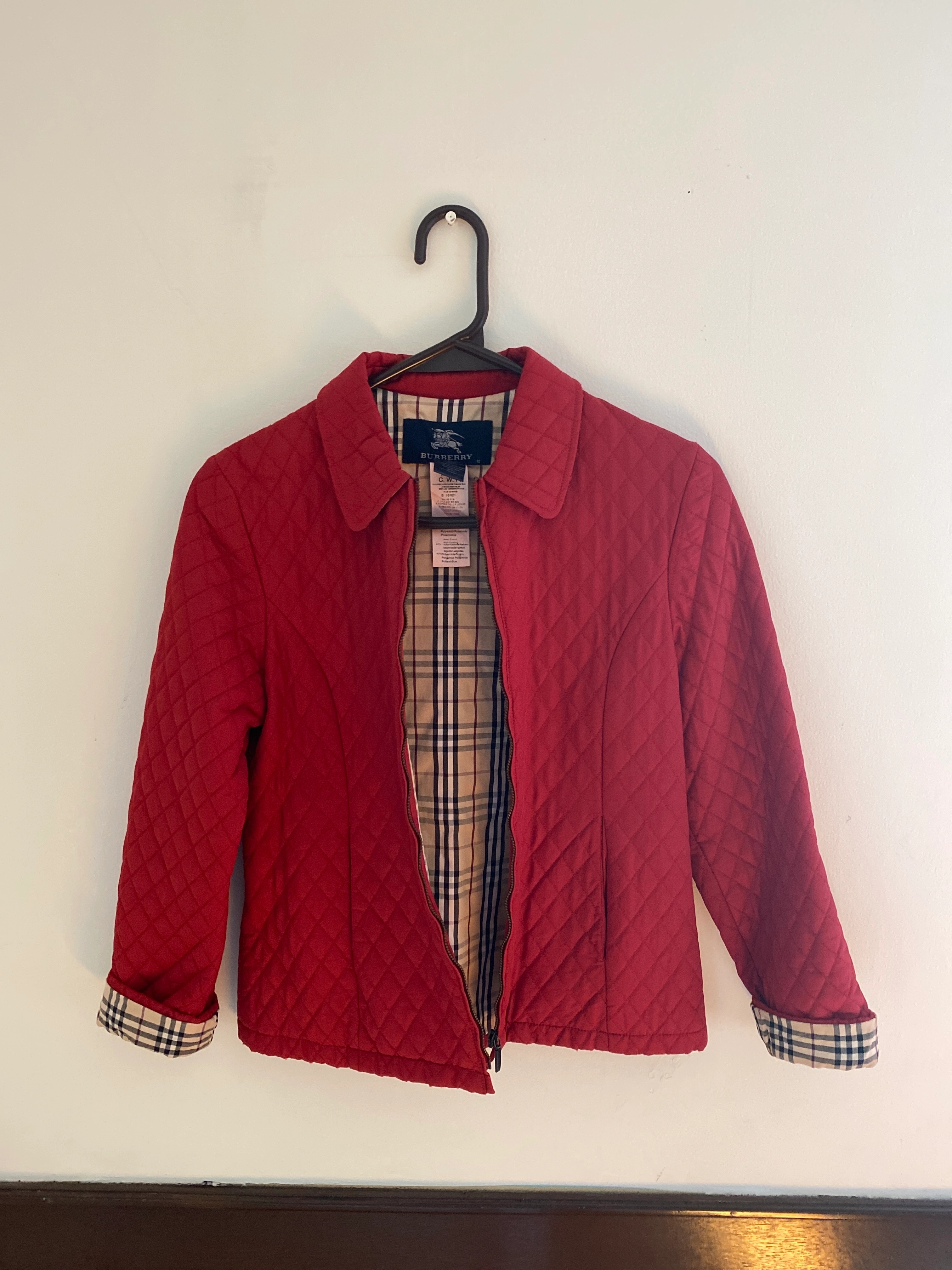 Burberry Chamarras Rojo 56 OFF Portelo Compra y Vende Moda de Lujo